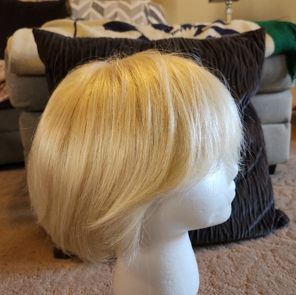 WIG - Picture 4 of 4